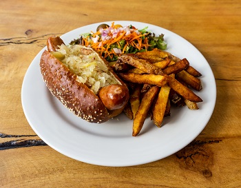 SausageKraut_Sando01.jpg